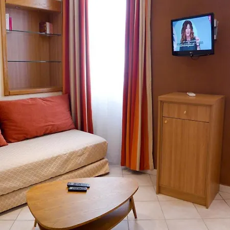 Yolande Apartmán *